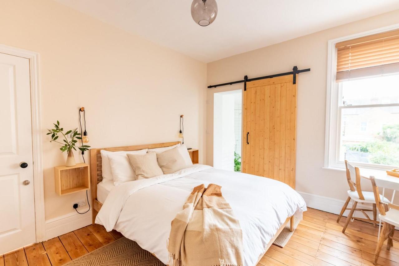 Doghouse Margate Bed & Breakfast Bagian luar foto